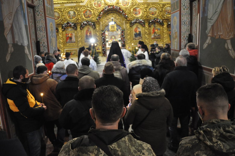 У Києві відбулась панахида за загиблими захисниками Донецького аеропорту 31 У Києві відбулась панахида за загиблими захисниками Донецького аеропорту 31