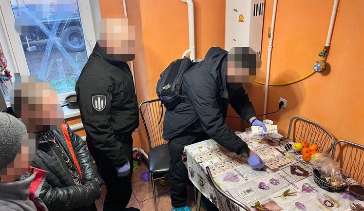 Пытался сбывать наркотики военнослужащим: в Донецкой области разоблачен наркодилер, - ГБР. ФОТОРЕПОРТАЖ