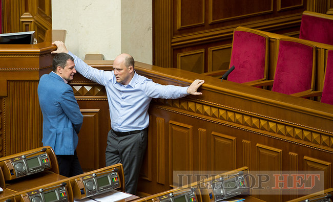 Киссе изучает телефон Ляшко, приглашение оппоблоковца Мирошниченко Богомолец, Герасимов в гостях у Батькивщины, беседа Литвина, Звягильского и Новинского, - работа ВР 5 июня 15