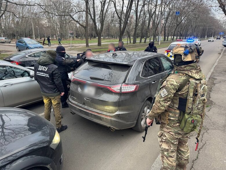 Схема незаконного переправлення чоловіків