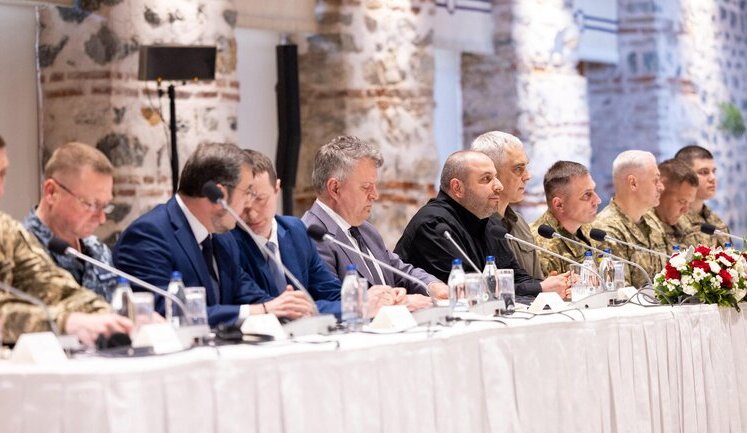 Умєров та Мединський провели закриту зустріч у Стамбулі ще до переговорів делегацій, - ЗМІ