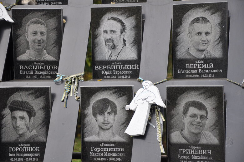 Общая молитва за Украину прошла на аллее Героев Небесной Сотни в Киеве 17