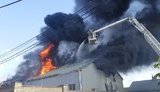 Масштабна пожежа у виробничому приміщенні сталася у Львові, була загроза вибуху газу, - ДСНС. ФОТОрепортаж