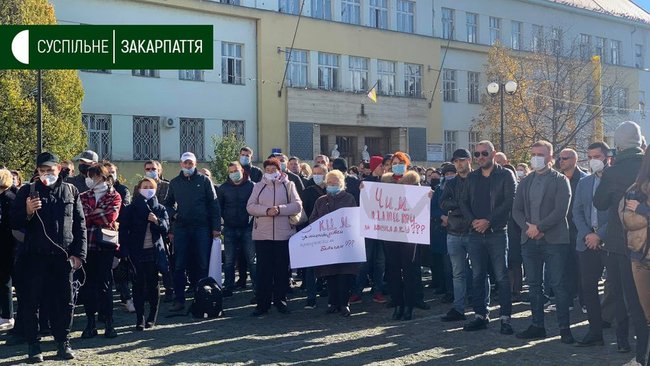 Протестующие требовали не вводить жесткий карантин в Ужгороде 02
