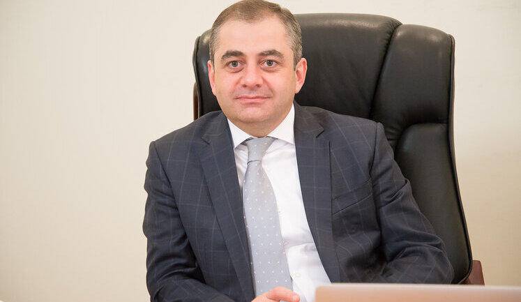 Суддя Печерського суду Вовк задовольнив позов Углави до ЦПК: справу розглядав без жодного засідання