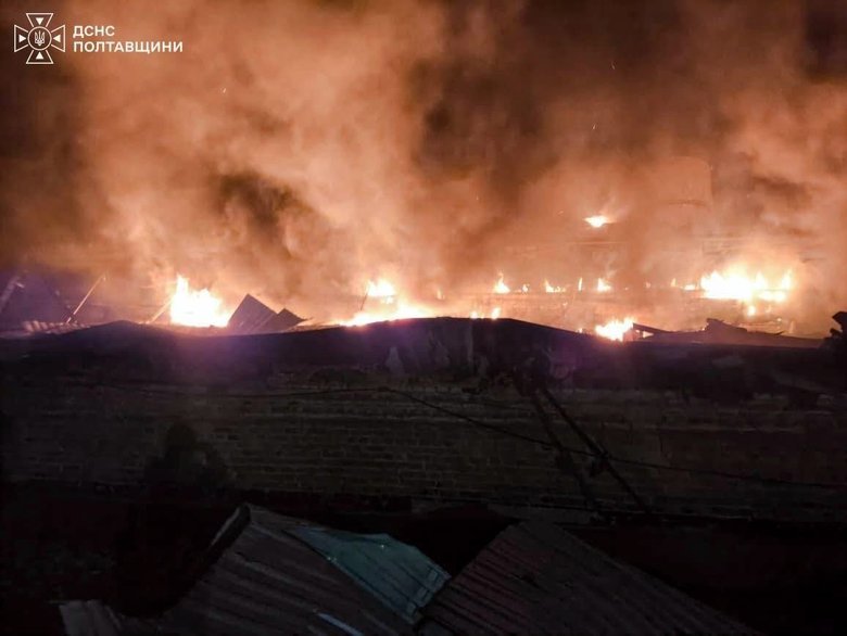 Российские войска атаковали Полтаву беспилотниками вечером 22 октября и ночью. После удара по железнодорожной инфраструктуре возник пожар.