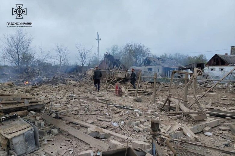Ракетні удари по Павлоградському району: пожежу на промпідприємстві ліквідовано, - ДСНС 01