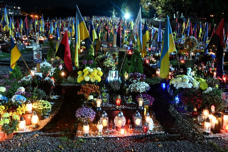 Military graves in Lviv 01