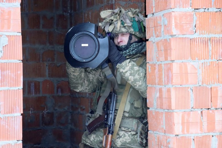 Военнослужащие ВСУ овладевают тактическими действиями по применению ПТРК NLAW в урбанизированной местности 05 Военнослужащие ВСУ овладевают тактическими действиями по применению ПТРК NLAW в урбанизированной местности 05