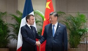 Президент Франції Еммануель Макрон з главою Китаю Сі Цзіньпіном