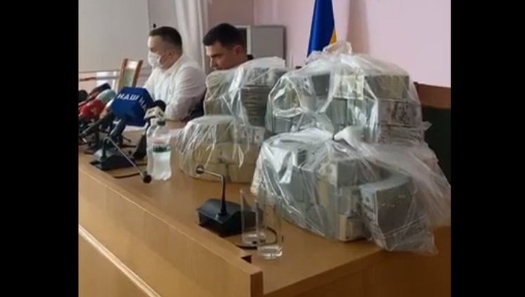 За рекордний хабар у $6 млн затримано трьох осіб, хотіли закрити справу до дня народження Злочевського: Ситник і Холодницький провели брифінг. ВIДЕО