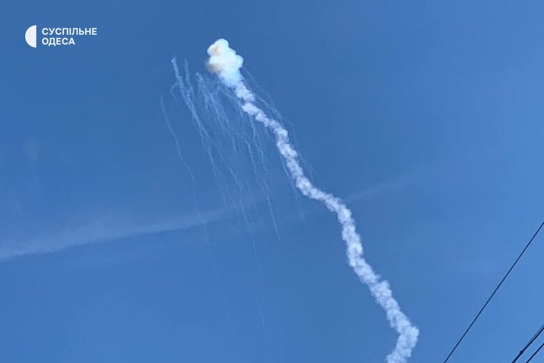 Explosions are heard in Odesa, air defense is working 03 Explosions are heard in Odesa, air defense is working 03