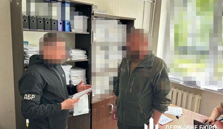Незаконно виплатив підлеглій понад 800 тис. грн "фронтових": викрито командира на Донеччині, - ДБР. ФОТОрепортаж