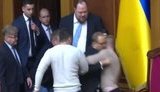 У Раді побилися нардеп Власенко з "Батьківщини" і "слуга народу" Дмитрук. ВIДЕО