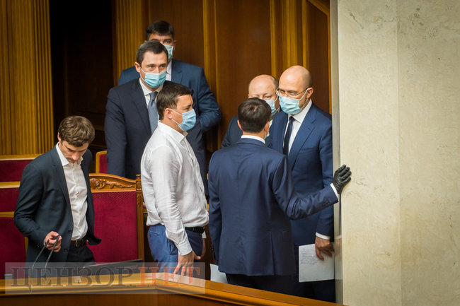 Черга до Шмигаля, Тищенко хвалиться відео зі своїм танцем, страшні ялинки Шахова та Ківа в обіймах Суркіса, - робота Ради 16 липня 19