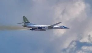 Россия подняла в воздух стратегические бомбардировщики Ту-160: угроза запуска крылатых ракет
