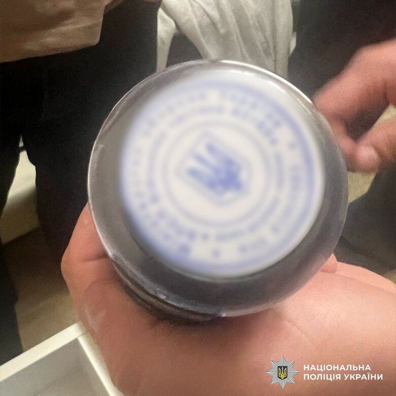 Мужчина продавал поддельные удостоверения ГУР МО в Киеве