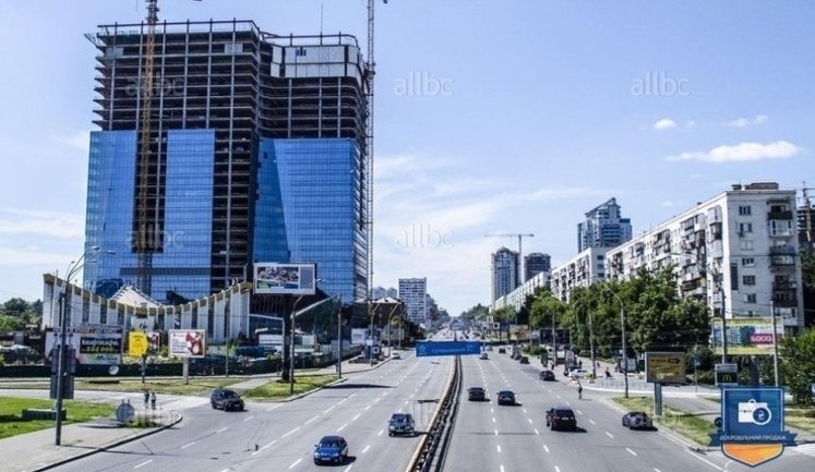 Один з найвідоміших довгобудів Києва продали за 560 мільйонів. Покупцем стала людина з оточення Злочевського