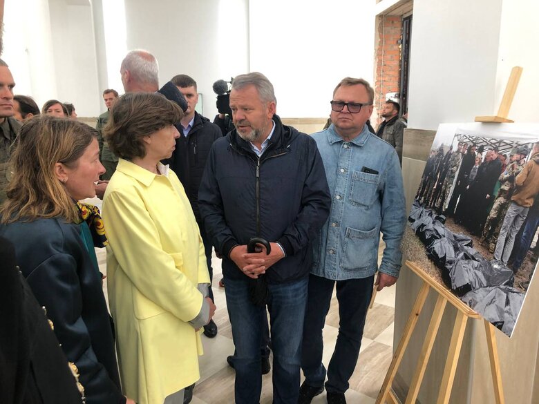 Глава МЗС Франції Колонна відвідала Бучу 04