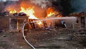 Війська РФ масовано атакували Путивль: спалахнули пожежі. ФОТОрепортаж
