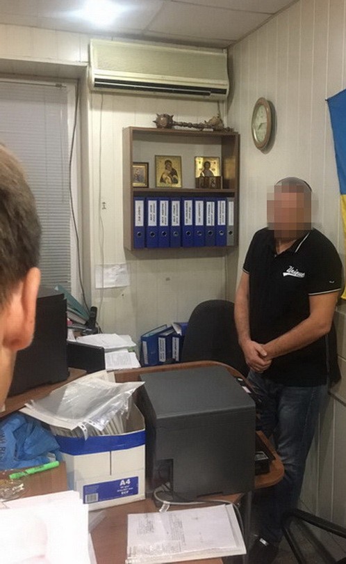 Майор полиции задержан в Запорожье на взятке 1 тыс. долл., - СБУ 01 Майор полиции задержан в Запорожье на взятке 1 тыс. долл., - СБУ 01