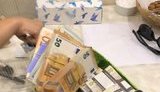 CБУ обнаружила миллион наличными в холодильнике топ-менеджеров &#34;Укрзализныци&#34;. ФОТО