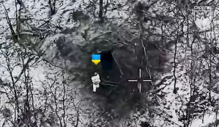 Українські штурмовики разом із пілотами 425-го ОШП "Скеля" завалили бліндаж із окупантами всередині. ВIДЕО