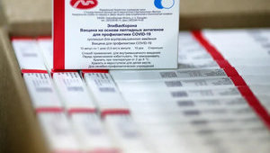 Врачи в России подменяют вакцины от коронавируса, - росСМИ