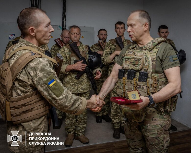Сирський нагородив прикордонників