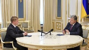 Порошенко поручил Коболеву не останавливаться на трех странах в процессе взыскания с "Газпрома" $2,6 млрд долга. ВИДЕО