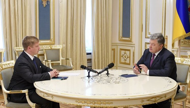 Порошенко поручил Коболеву не останавливаться на трех странах в процессе взыскания с "Газпрома" $2,6 млрд долга. ВИДЕО
