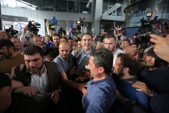 Саакашвили прилетел в Украину 08