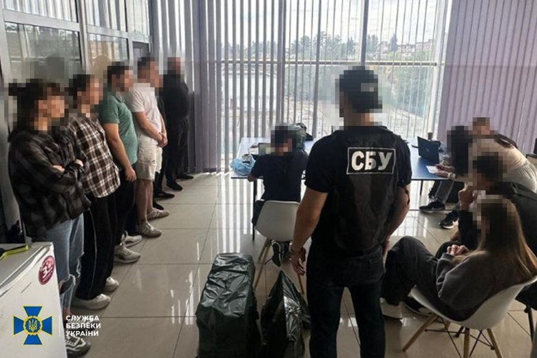 СБУ і Нацполіція на Львівщині викрили шахрайський кол-центр