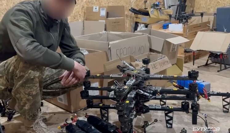 "Logs flew like matches": giant FPV drone "Queen of Hornets" drops six kilograms of explosives on occupiers’ dugouts. VIDEO