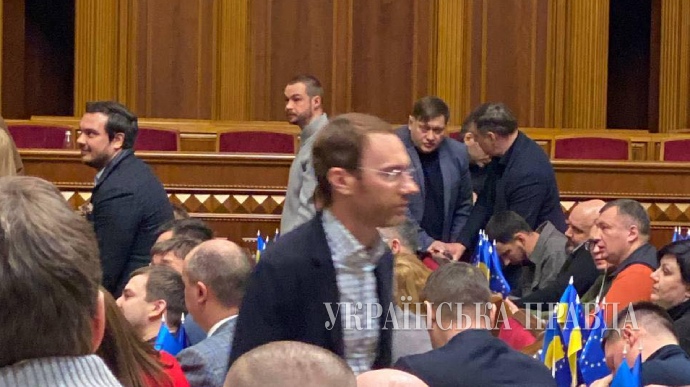 Нардепи забороненої ОПЗЖ Столар та Абрамович повернулись в Україну, - журналіст Ткач 02