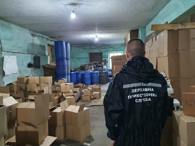 На Виннитчине пограничники ликвидировали производство суррогатного алкоголя: изъяты десятки тонн товара на 2,5 млн грн 05