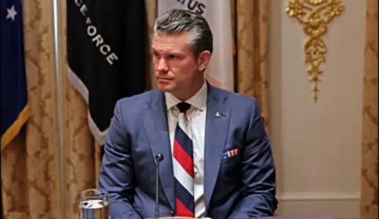 Венс прокоментував "російську краватку" Гегсета на зустрічі з Зеленським: "Це кольори Америки". ФОТО
