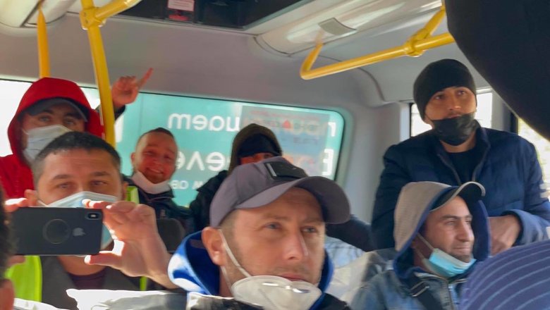 В Симферополе оккупанты задержали 21 крымского татарина во время суда по делу Красногвардейской группы Хизб ут-Тахрир 05