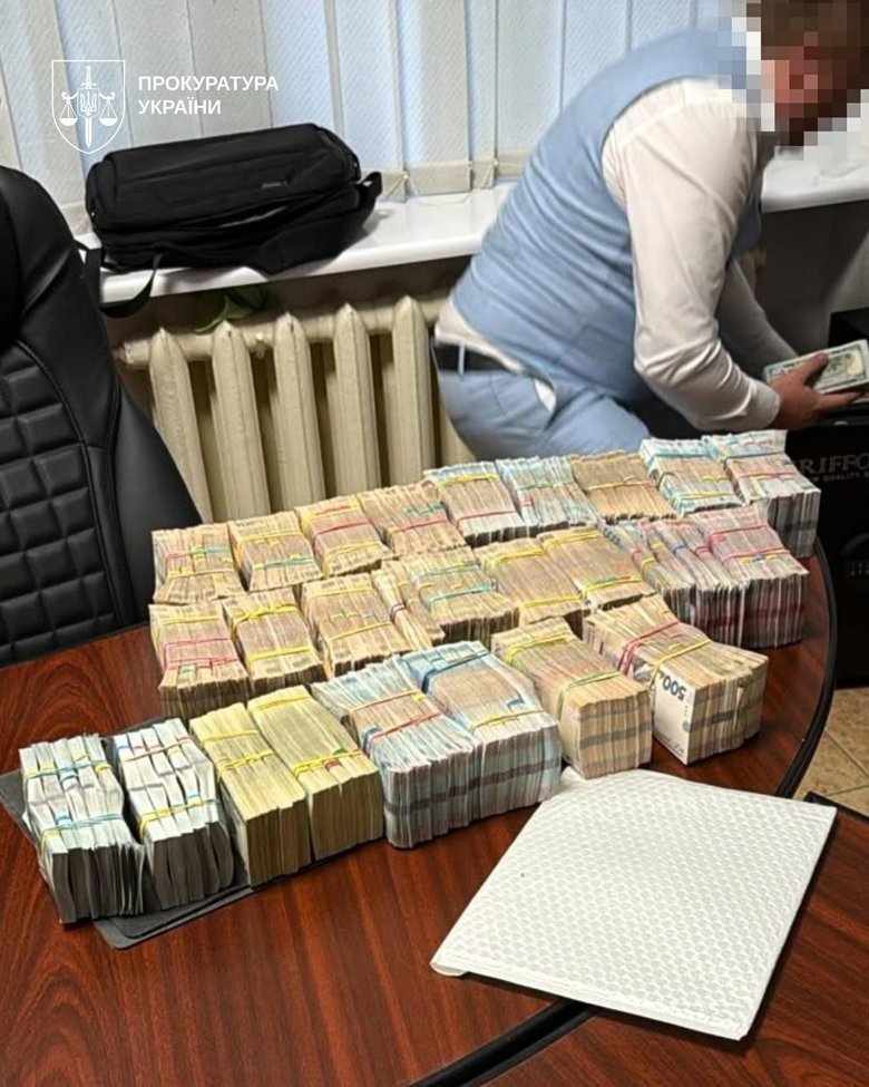 Викрито конвертаційний центр