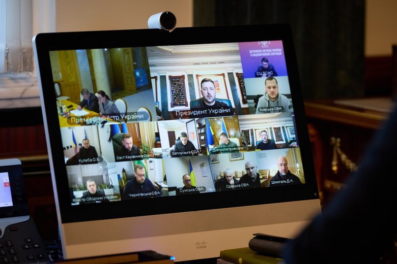 Зеленский провел совещание после массированного удара РФ
