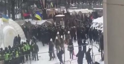 Сутички біля Ради: девятьох протестувальників затримано, - Геращенко 01