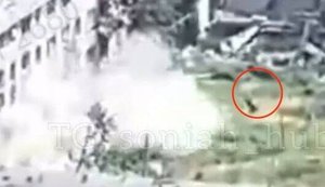Авіаудар по пункту операторів БпЛА РФ: окупанта вибуховою хвилею викинуло з вікна будівлі. ВIДЕО