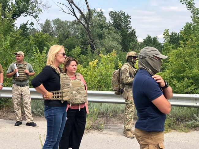 64 convicts transferred from occupied Donbas to government-controlled Ukraine 06