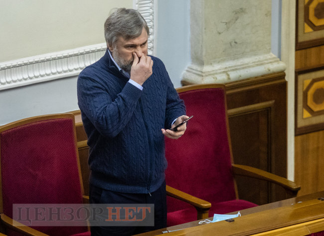 Розповідь Медведчука, обійми від Балоги, нарада у Верещук, дискусія Гетманцева і привітання Разумкова Халимону, - день роботи ВР 1 грудня 17