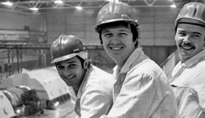 Зеленский присвоил звание "Герой Украины" ликвидаторам аварии на ЧАЭС Ананенко, Беспалову и Баранову