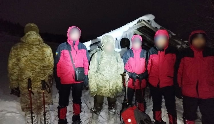 Пять суток блуждал по горам при попытке незаконно перейти в Румынию: в Карпатах спасен мужчина, - ГПСУ. ФОТОрепортаж