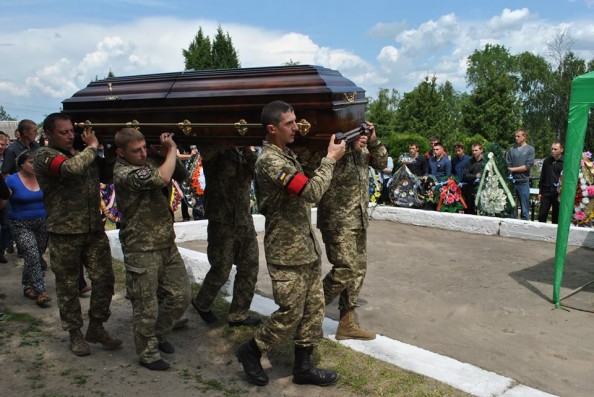 Військовослужбовця танкового полку Вадима Полозова поховали на Сумщині 02 Військовослужбовця танкового полку Вадима Полозова поховали на Сумщині 02