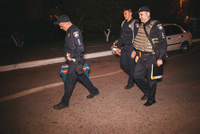 У київській квартирі чоловік підірвався, погрожуючи співмешканці гранатою 07 У київській квартирі чоловік підірвався, погрожуючи співмешканці гранатою 07