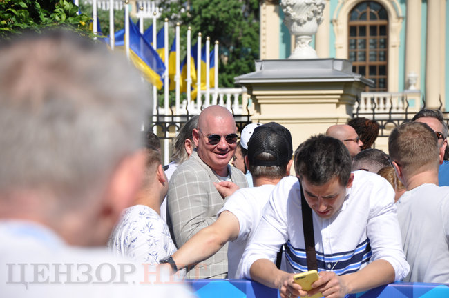 Зеленский с булавой, отвернувшийся Порошенко, Савченко в медалях, смеющиеся Луценко и Грицак, - инаугурация шестого Президента Украины Зеленского 03