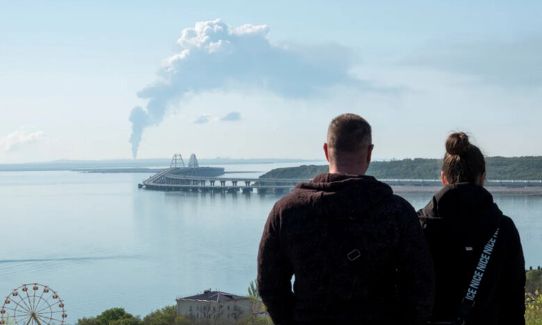 Пожежу на нафтобазі в Краснодарському краї РФ видно через Керченську протоку, - Reuters 02